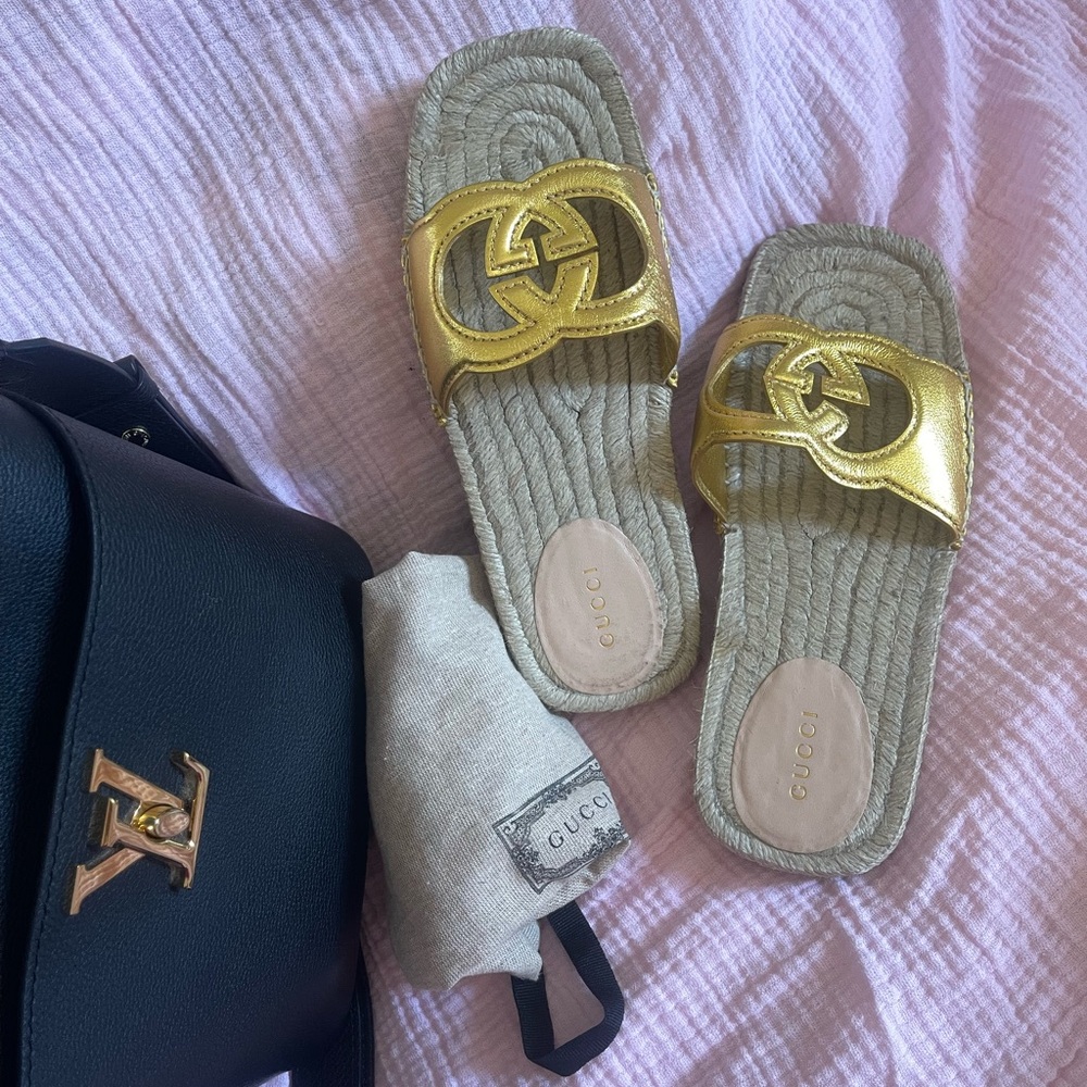 Authentic GUCCI SLIDE sz 36